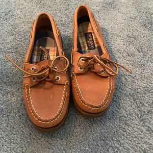 Women’s classic sperry’s size 7